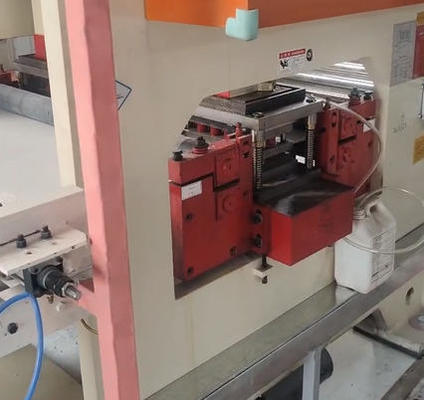 سعر جيد آلة اللكم الفولاذية المخصصة المخصصة الانترنت