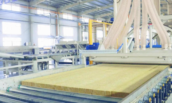 سعر جيد Rock Wool Production Line with 10,000-60,000 Units Capacity High Temperature Curing and 1 Year Warranty for Mineral Wool Board الانترنت