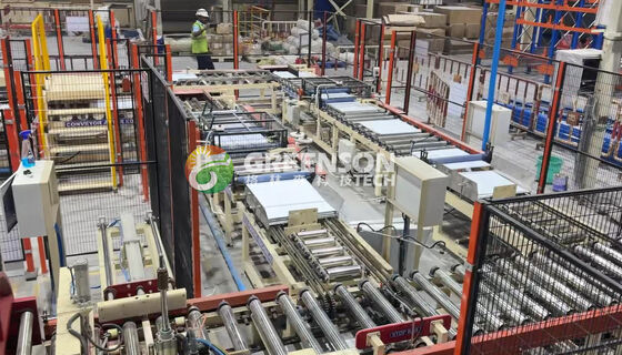 سعر جيد آلة تغليف أوتوماتيكية بالكامل بسرعة تغليف 15 متر/دقيقة وتغذية ألواح أوتوماتيكية لقص السقف الزائف من الجبس الانترنت