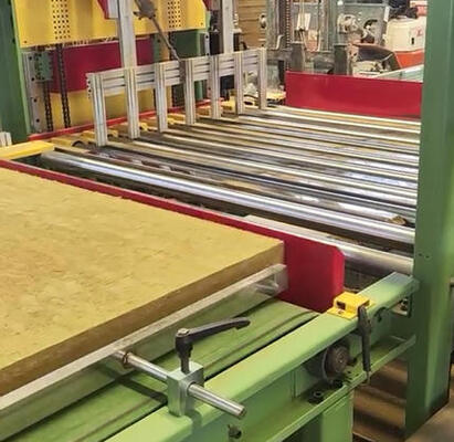 سعر جيد أجهزة لوحات عزل الصوف الصخري خط إنتاج ألواح الصوف المعدني بمعدل 10000-60000 طن سنويا سعة 80-200kg / m3 كثافة المواد الخام و 200-300 KW الطاقة الإجمالية الانترنت