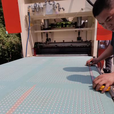 سعر جيد Full Automatic Punch Hole Plate Machine Sheet Perforation Machine الانترنت