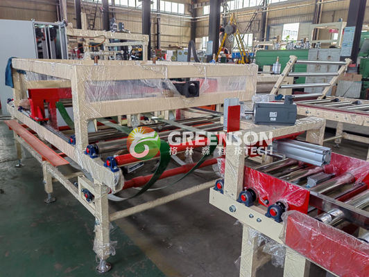 سعر جيد آلة تصفية تلقائية للوحة الجبس من PVC مع حجم لوحة 600 * 600 مم ، التحكم في PLC وضمان لمدة عام واحد الانترنت