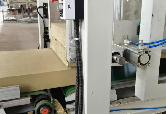 خط إنتاج ألياف البازلت الأوتوماتيكي بطول 2.4 متر وبسعة 60000 طن سنويًا ونظام تحكم PLC لتصنيع ألواح الصوف المعدني