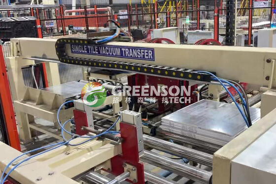 سعر جيد آلة طلاء ألواح الجبس التلقائية مع سرعة طلاء 15m / min وعرض فعال 1300mm لألواح سقف الجبس المصفوفة بالبي.في.سي الانترنت