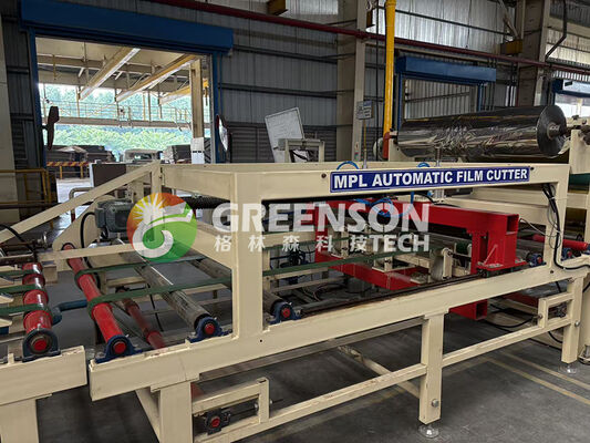 سعر جيد آلة تغليف ألواح الجبس PVC بعرض تغليف فعال 1300 مم، وسرعة 15 متر/دقيقة، وبسعة 2-6 مليون متر مربع لإنتاج بلاط السقف الجبسي الانترنت