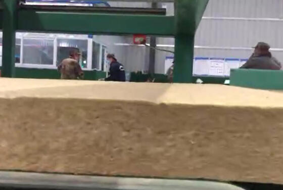 سعر جيد خط إنتاج صوف الصخور الأوتوماتيكي بعرض لوح 1200-2400 مم وكثافة 80-200 كجم/م3 ودعم المهندسين في الخارج الانترنت