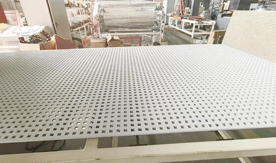 سعر جيد آلة حفر اللوحات الآلية CNC بدقة عالية و 11 كيلوواط من الطاقة لضرب الألواح متعددة الثقوب الانترنت