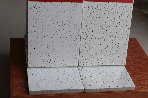 سعر جيد 603x603mm مصنع الصوف المعدني الصوتي خط إنتاج ألواح السقف المصنوعة من الألياف المعدنية الجاهزة الانترنت