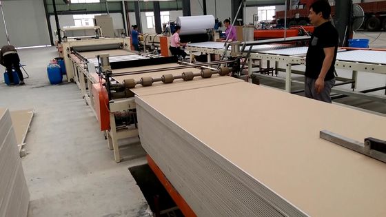 سيليكات الكالسيوم المجلس رقائق الألومنيوم آلة الترقق 380V ، 50HZ التردد